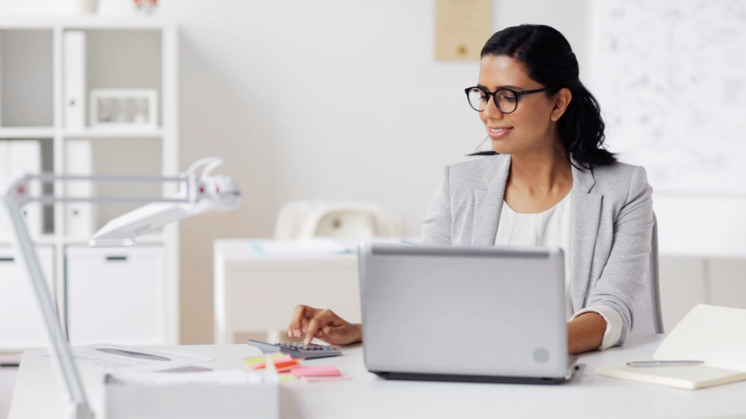 Belegstapel und Auswertung im Berufsalltag