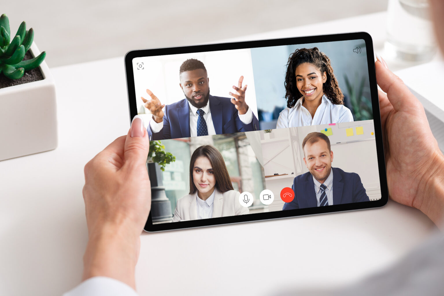 Gruppe in einer Videokonferenz, so wie in einem Live-Webinar