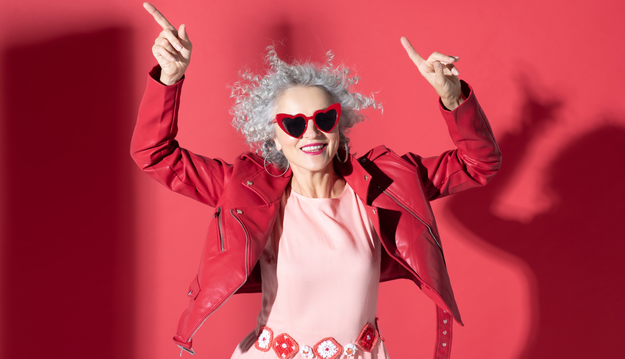 stylish-senior-woman-posing-in-red-outfit-2026-03-25-22-39-46-utc Kopie 13. AHV-Rente 2026 Auszahlung